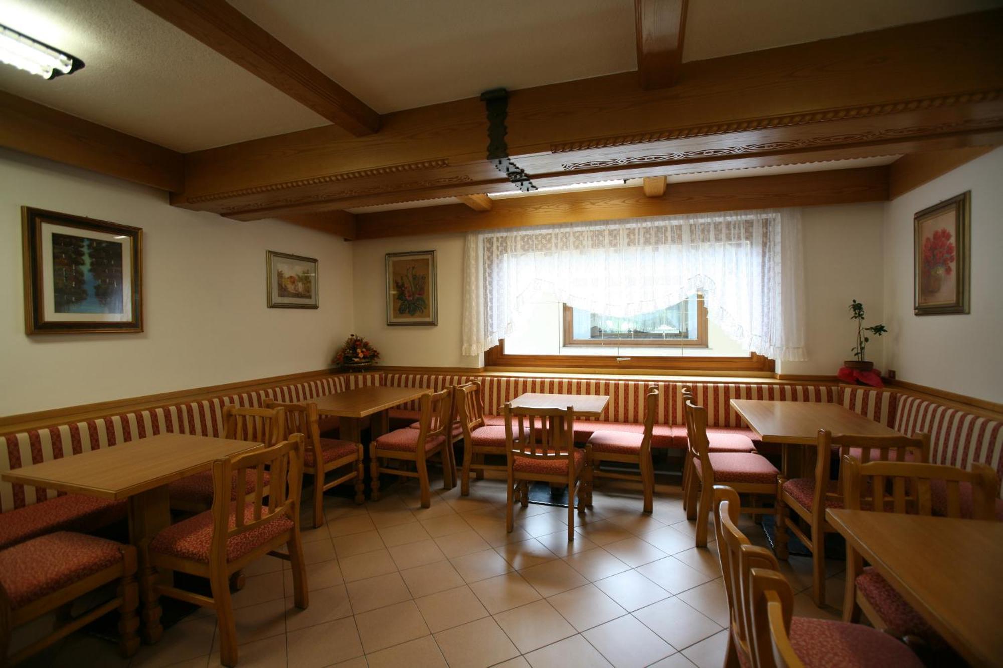 Hotel Sella Ronda Serenella Campitello di Fassa Bagian luar foto