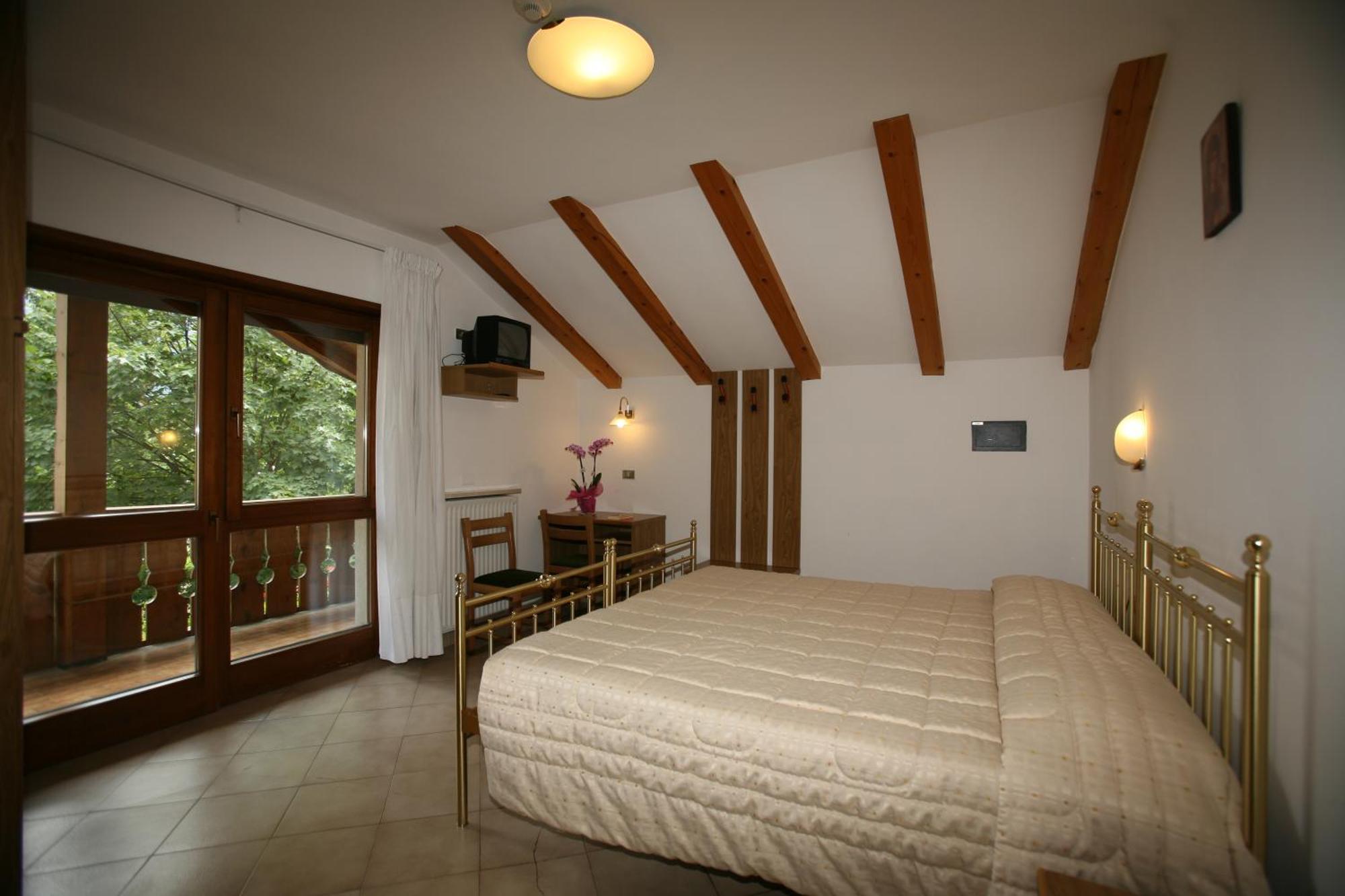 Hotel Sella Ronda Serenella Campitello di Fassa Bagian luar foto