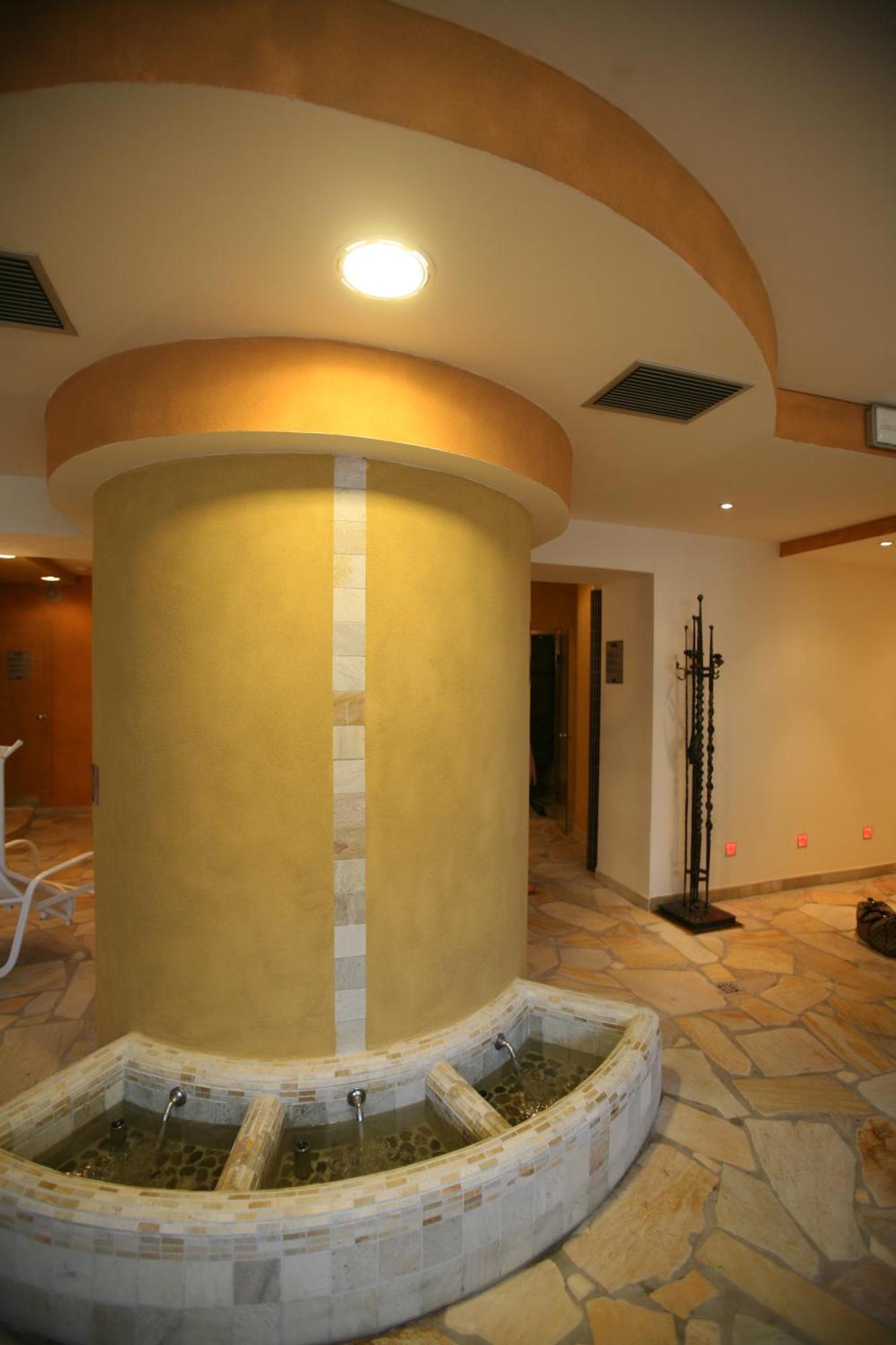 Hotel Sella Ronda Serenella Campitello di Fassa Bagian luar foto