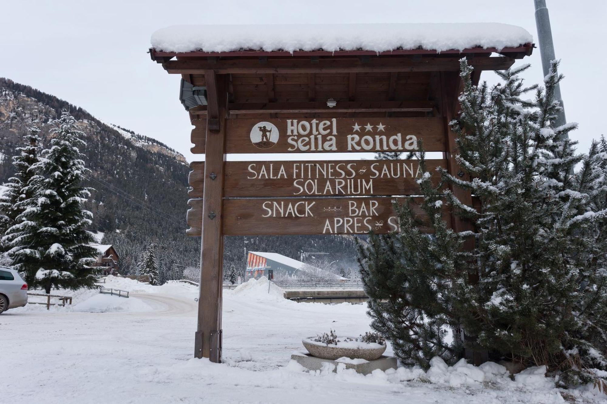 Hotel Sella Ronda Serenella Campitello di Fassa Bagian luar foto