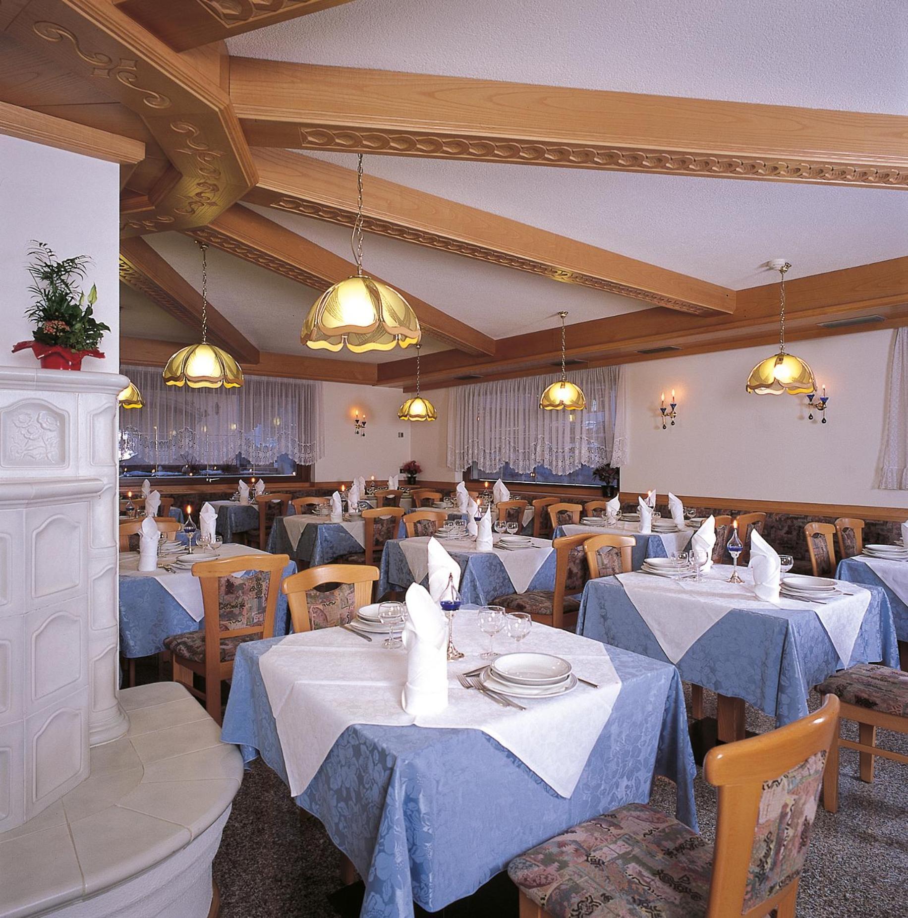 Hotel Sella Ronda Serenella Campitello di Fassa Bagian luar foto