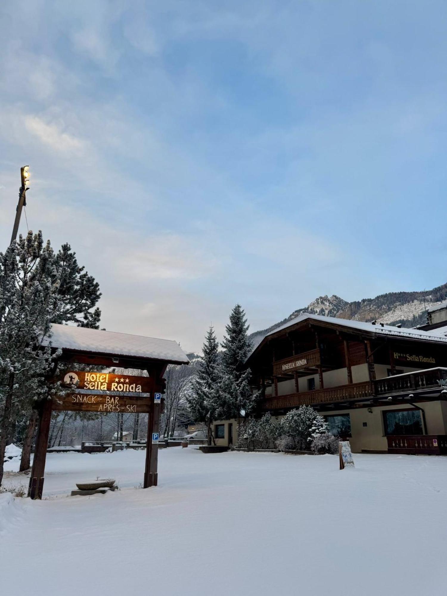 Hotel Sella Ronda Serenella Campitello di Fassa Bagian luar foto